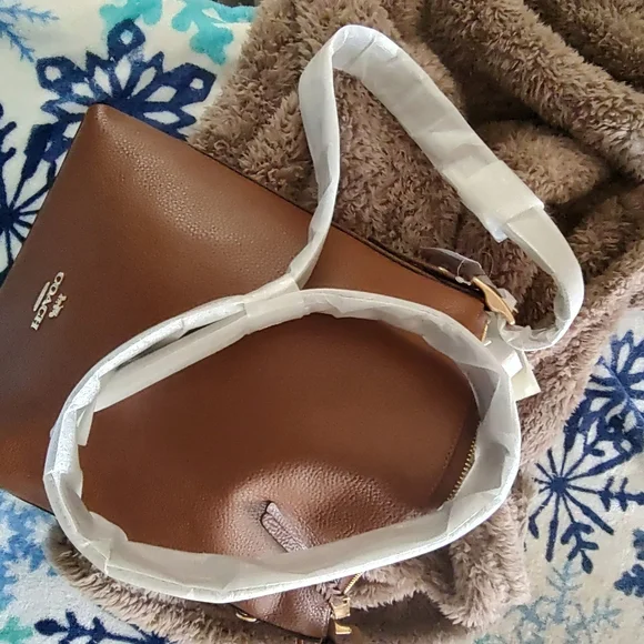 NWT Coach Tan Leather Crossbody Bag - Picture 3 of 11